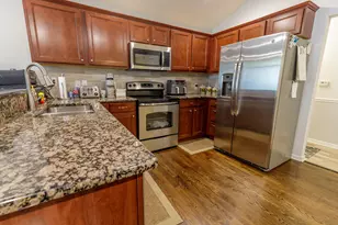 11355 N Woods Dr, Utica, MI 48317 - Photo 4