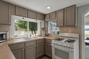 10333 Walnut Dr, Three Rivers, MI 49093 - Photo 6