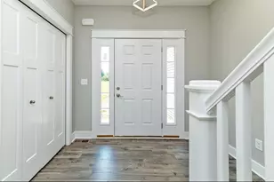 9 Aviara Oaks Pkwy, Jackson, MI 49201 - Photo 2