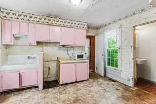 307 E State St, Vicksburg, MI 49097 - Photo 6