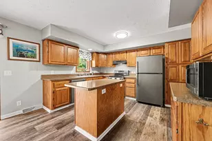10130 Emerald Ct, Brooklyn, MI 49230 - Photo 8