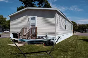 246 Center Green Meadow St SE, Grand Rapids, MI 49548 - Photo 4