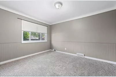 19071 Melvin Street, Roseville, MI 48066 - Photo 10