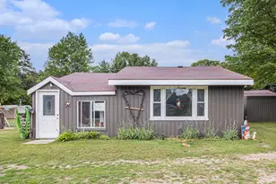 19030 W Almy Rd, Howard City, MI 49329 - Photo 6