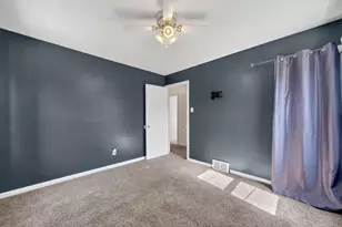 21500 Redmond Ave, Eastpointe, MI 48021 - Photo 18