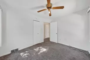 21500 Redmond Ave, Eastpointe, MI 48021 - Photo 16