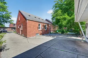 21500 Redmond Ave, Eastpointe, MI 48021 - Photo 32