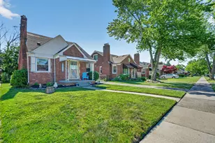 21500 Redmond Ave, Eastpointe, MI 48021 - Photo 2