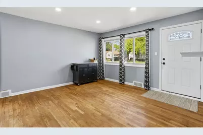 28604 Bohn Street, Roseville, MI 48066 - Photo 4