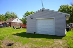 27803 Ruehle St, Saint Clair Shores, MI 48081 - Photo 18