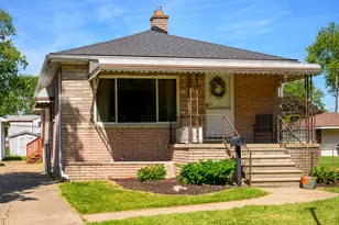27803 Ruehle St, Saint Clair Shores, MI 48081 - Photo 2