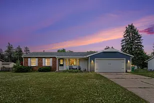 2605 Heverly Dr E, Portage, MI 49024 - Photo 2