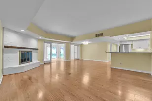 2115 Nature Cove Ct, Ann Arbor, MI 48104 - Photo 4