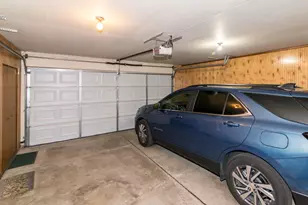 37648 N Laurel Park Dr, Livonia, MI 48152 - Photo 32