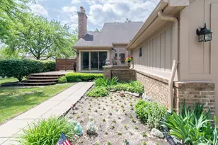 37648 N Laurel Park Dr, Livonia, MI 48152 - Photo 2