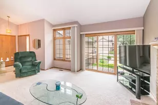 37648 N Laurel Park Dr, Livonia, MI 48152 - Photo 6