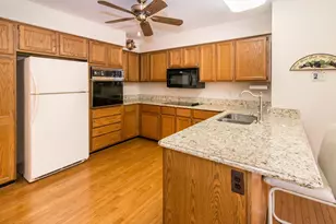 37648 N Laurel Park Dr, Livonia, MI 48152 - Photo 14