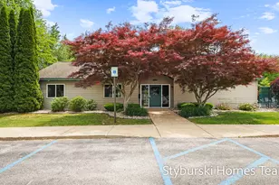 5877 Crosswinds Dr, Norton Shores, MI 49444 - Photo 4