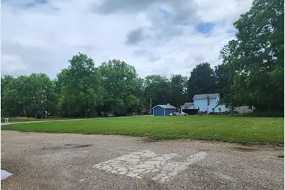 320 E Vine Street, Vicksburg, MI 49097 - Photo 1