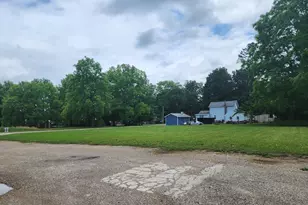 320 E Vine St, Vicksburg, MI 49097 - Photo 1