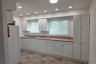 1060 Commonwealth Ave, Ypsilanti, MI 48198 - Photo 2