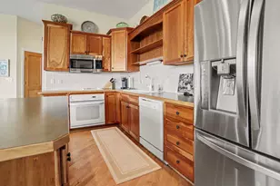300 S Rath Ave, Ludington, MI 49431 - Photo 6