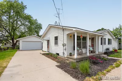 3923 Jupiter Avenue NE, Grand Rapids, MI 49525 - Photo 2