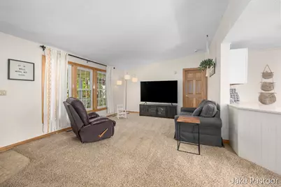 9951 10 Mile Road NE, Rockford, MI 49341 - Photo 8
