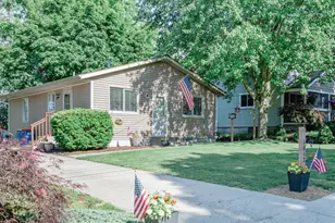 1012 Calvary Ave NW, Grand Rapids, MI 49504 - Photo 2