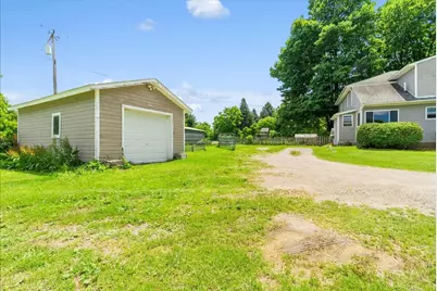 975 Elliott Road, Fowlerville, MI 48836 - Photo 4