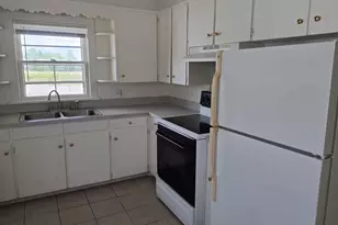 354 Country Club Rd, Holland, MI 49423 - Photo 8