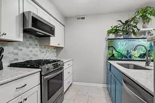 328 Butler Ct, Marshall, MI 49068 - Photo 8