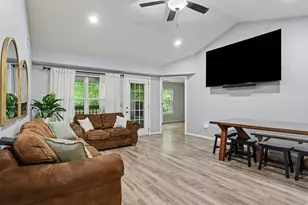 328 Butler Ct, Marshall, MI 49068 - Photo 4