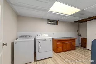 107 Elm St, Allegan, MI 49010 - Photo 20