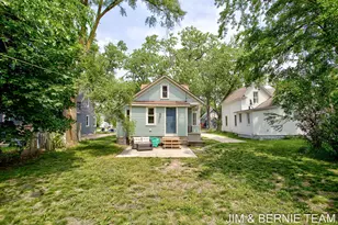 124 E 17th St, Holland, MI 49423 - Photo 4