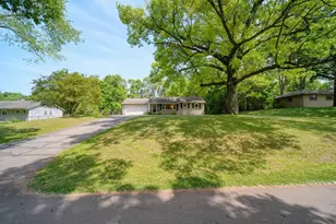228 McConnell Dr, Jackson, MI 49201 - Photo 2