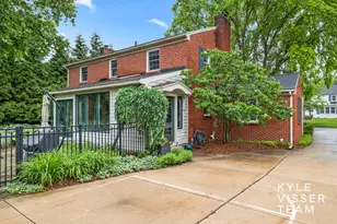 2547 Maplewood Dr SE, East Grand Rapids, MI 49506 - Photo 40