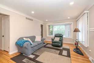 32973 Grennada St, Livonia, MI 48154 - Photo 6