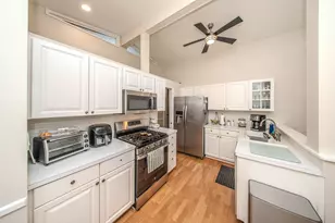 32973 Grennada St, Livonia, MI 48154 - Photo 10