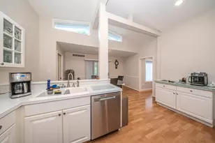 32973 Grennada St, Livonia, MI 48154 - Photo 12