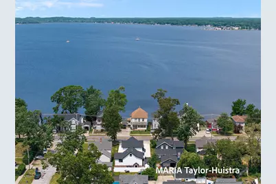 1423 Lakeshore Drive, Muskegon, MI 49441 - Photo 2