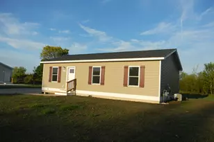 208 Taylors Ct, Scottville, MI 49454 - Photo 4