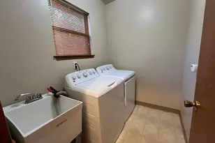 6718 Forest Park Dr, Troy, MI 48098 - Photo 22