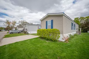183 Flicker St, Rochester Hills, MI 48309 - Photo 2