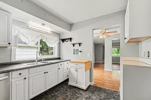 312 Mechanic St, Stockbridge, MI 49285 - Photo 6