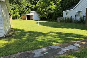 3406 W Shore Dr, Battle Creek, MI 49017 - Photo 2
