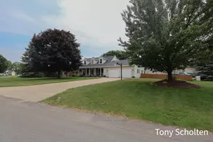 7537 Woodside Dr, Hudsonville, MI 49426 - Photo 2