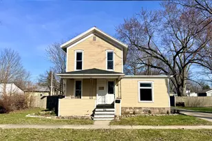 711 Maple St, Three Rivers, MI 49093 - Photo 2