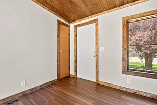 529 Riverside Dr, Battle Creek, MI 49015 - Photo 4