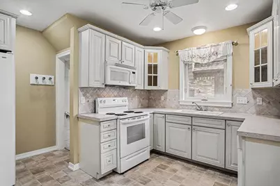 52 Baynton Avenue NE, Grand Rapids, MI 49503 - Photo 6